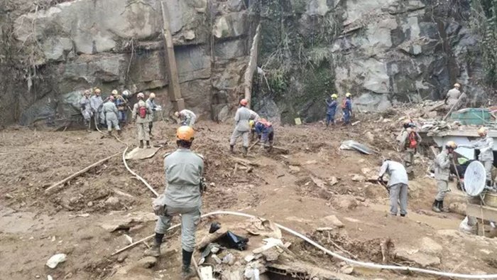 Em pouco mais de 5h, Bombeiros de MS encontraram 3 corpos em Petrópolis