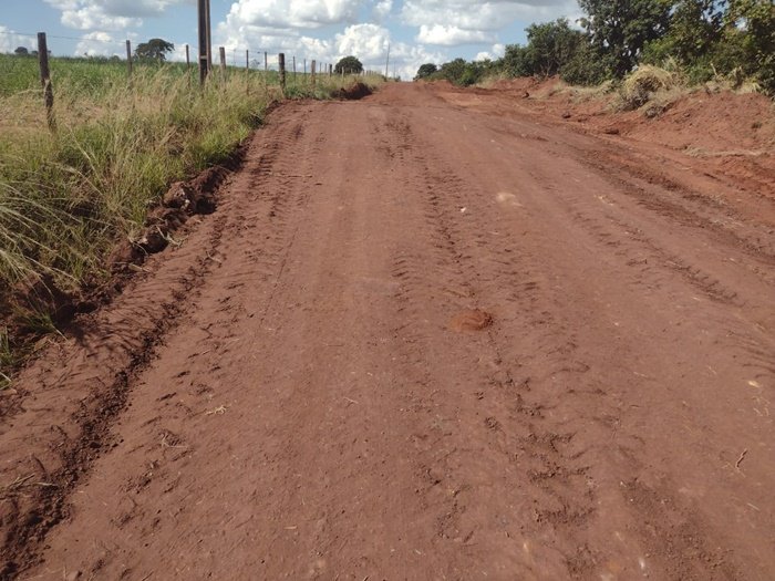 Camapuã: Prefeitura recupera estradas na região do Bentos