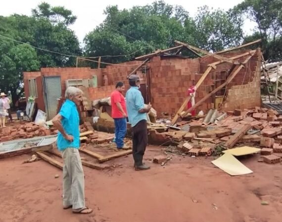 Casa destruída vento assentamento Bataguassu