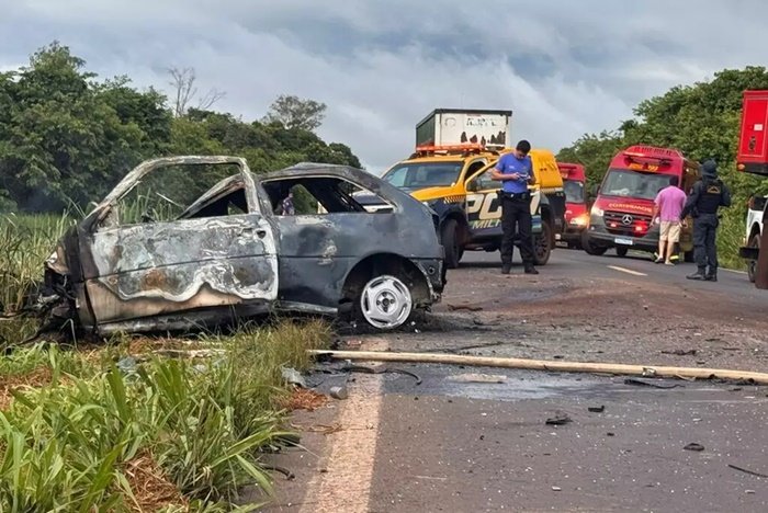 Carro acidente Batayporã