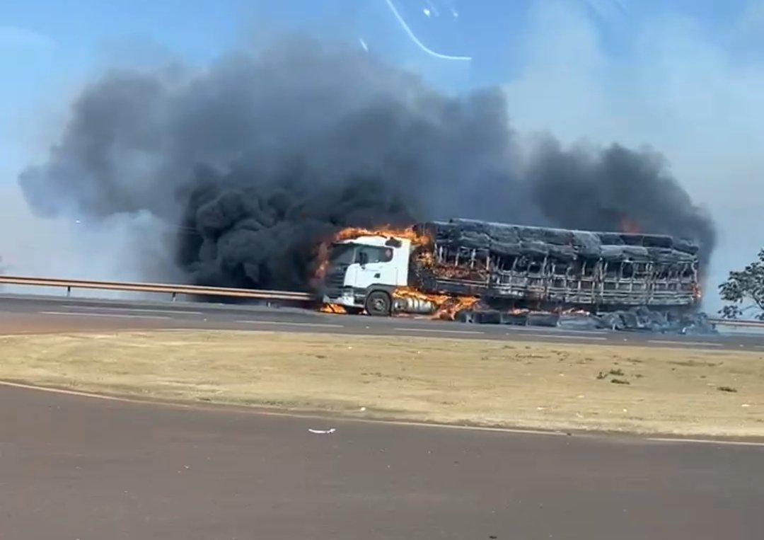 Carreta Chamas BR-163