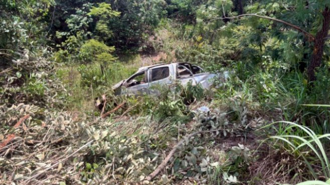 Caminhonete capotada BR-060