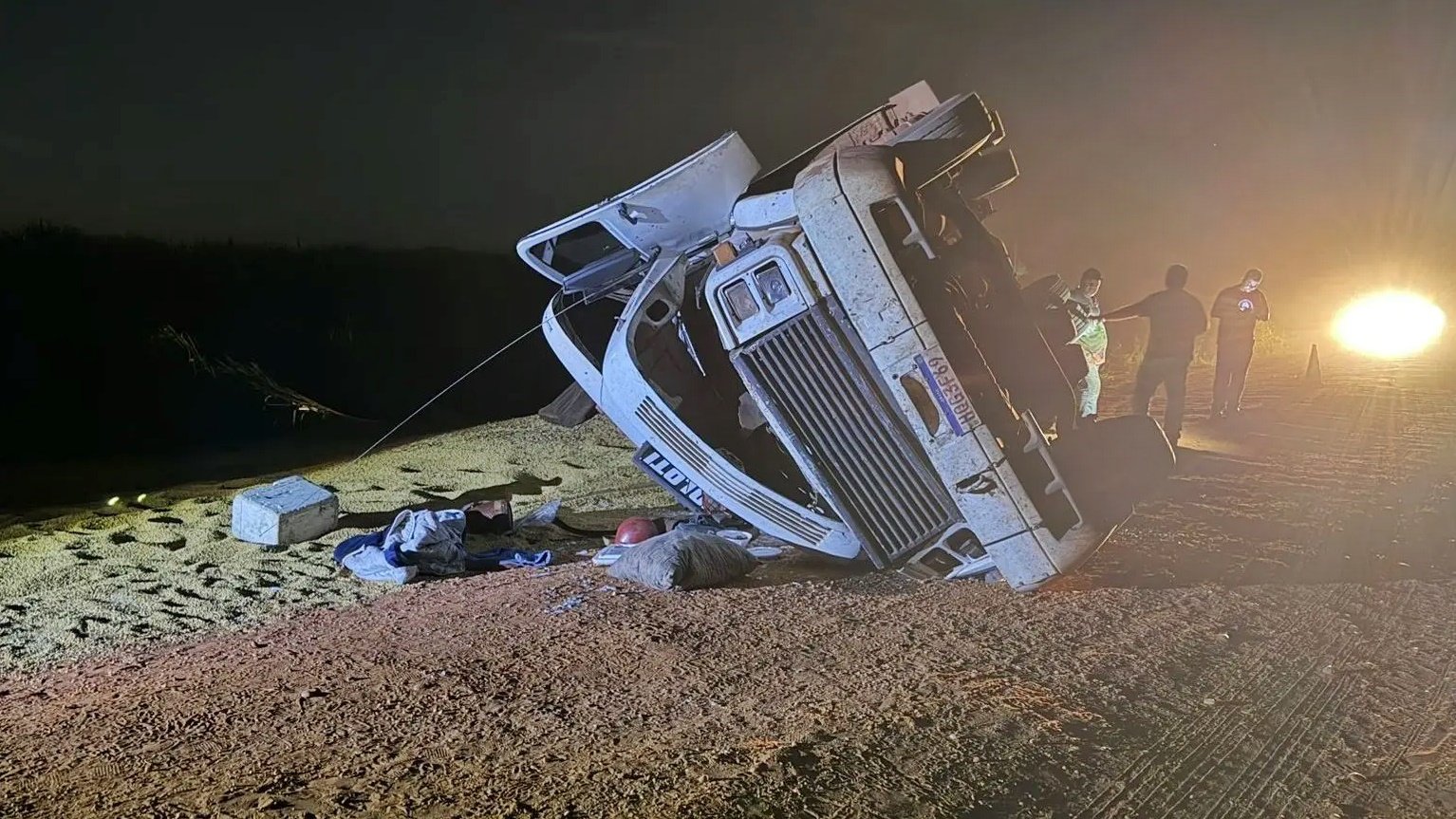 Carreta soja tombada