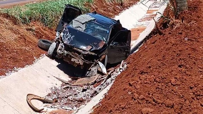 Carro capotado MS-276