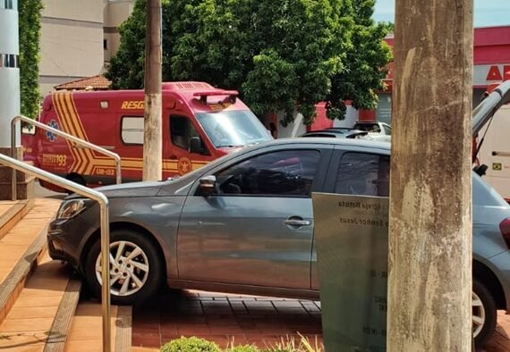 carro calçada igreja sgo