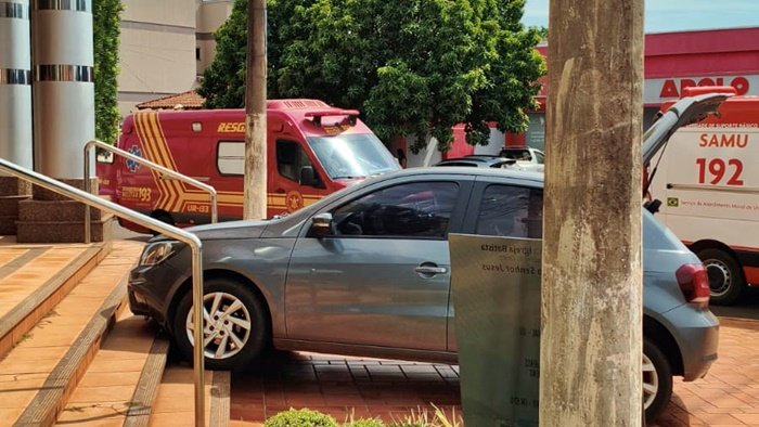 carro calçada igreja sgo