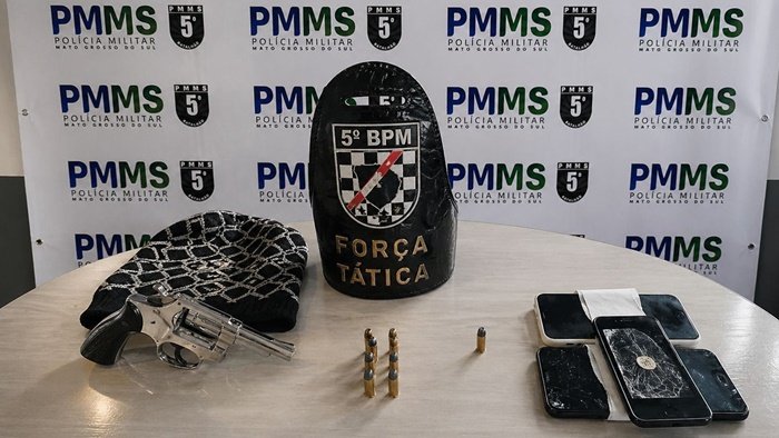 Celular e armas Pedro Gomes