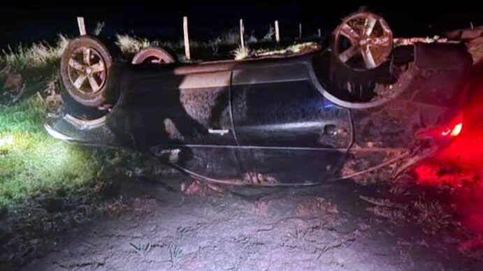 Carro capotado Mundo Novo