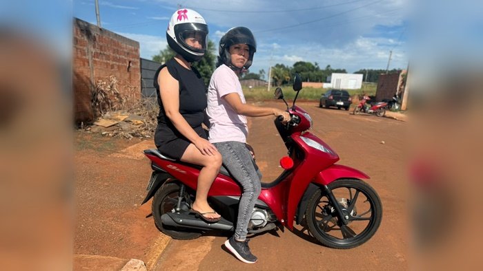 Tânia moto transporte SGO