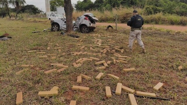 Droga carro acidente Três Lagoas