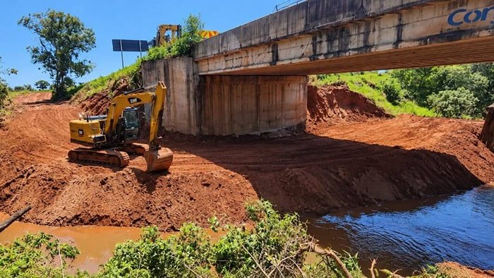 Obra em ponte na MS040